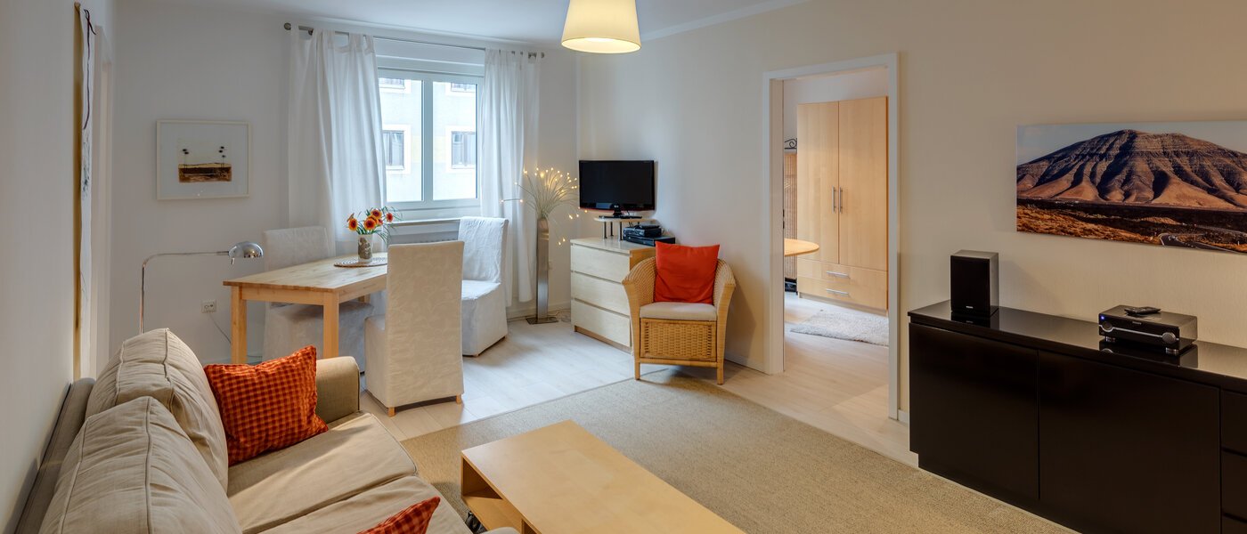 apartment München Schwabing (links der Leopoldstraße) 02 living room 3177