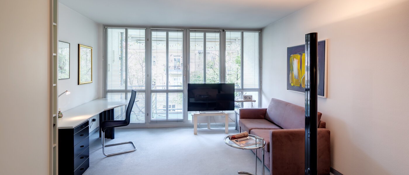 apartment München Schwabing-West (rund um den Hohenzollernplatz) 02 living area 3242