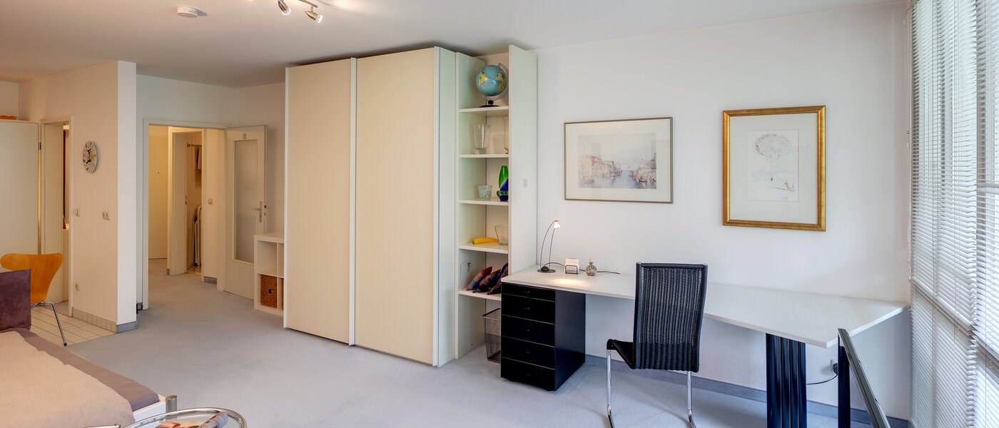 apartment München Schwabing-West (rund um den Hohenzollernplatz) 05 living area 3242