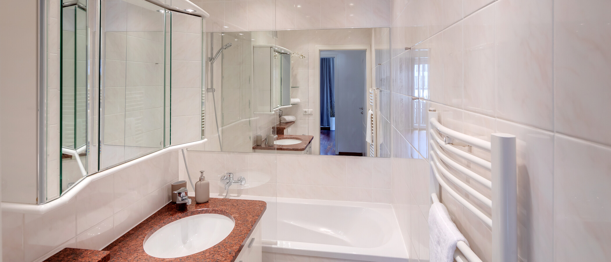 maisonette München Herzogpark 01 bathroom 3249