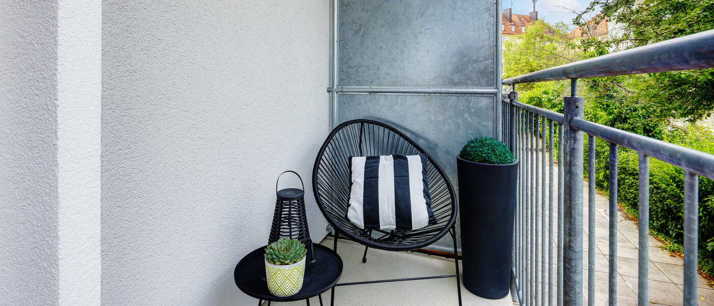 studio München Neuhausen 01 balcony 3328