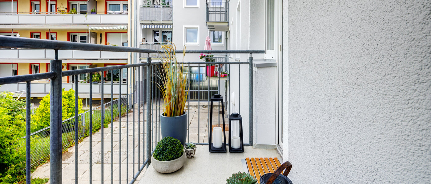 studio München Neuhausen 02 balcony 3328