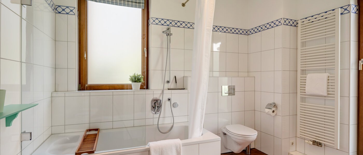 semi-detached house München Schwabing (links der Leopoldstraße) 01 2. bathroom 3396