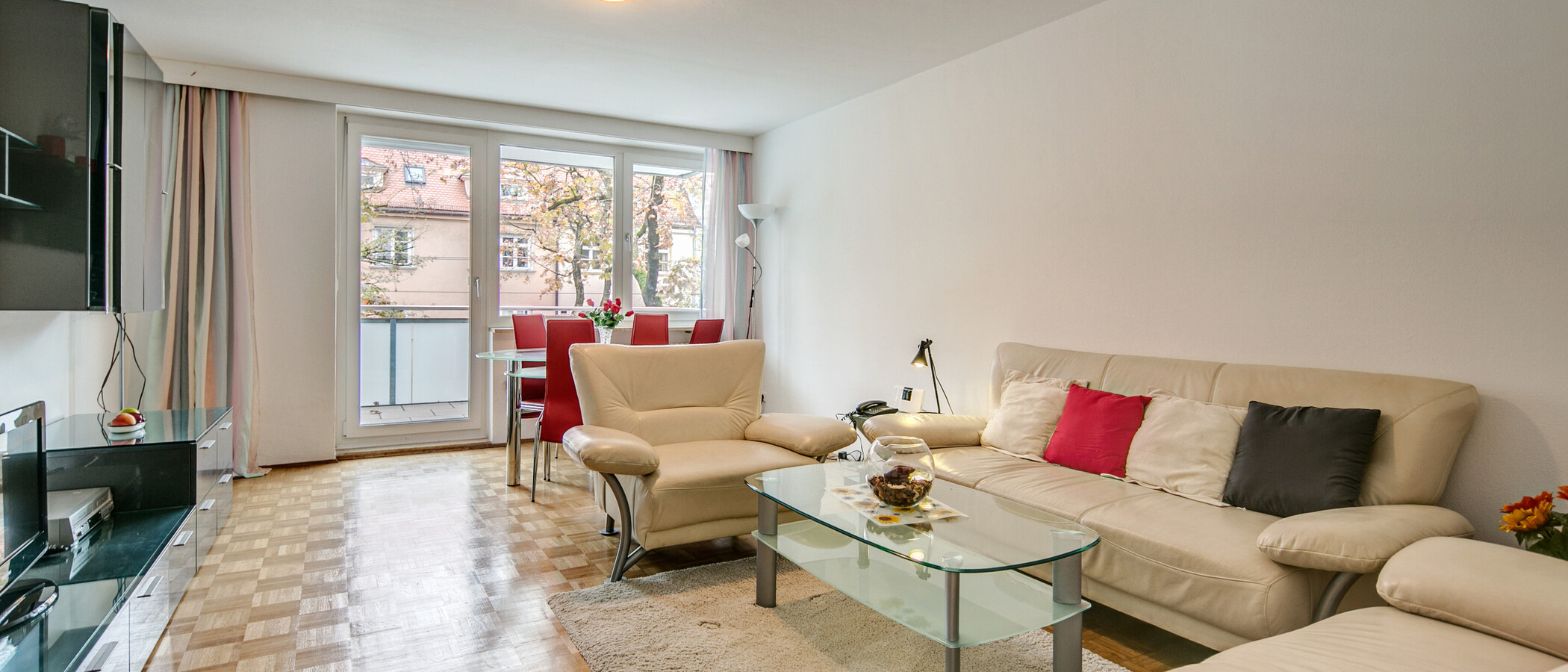 apartment München Schwabing-Nord (zw. Belgrad- & Leopoldstraße) 01 living room 342