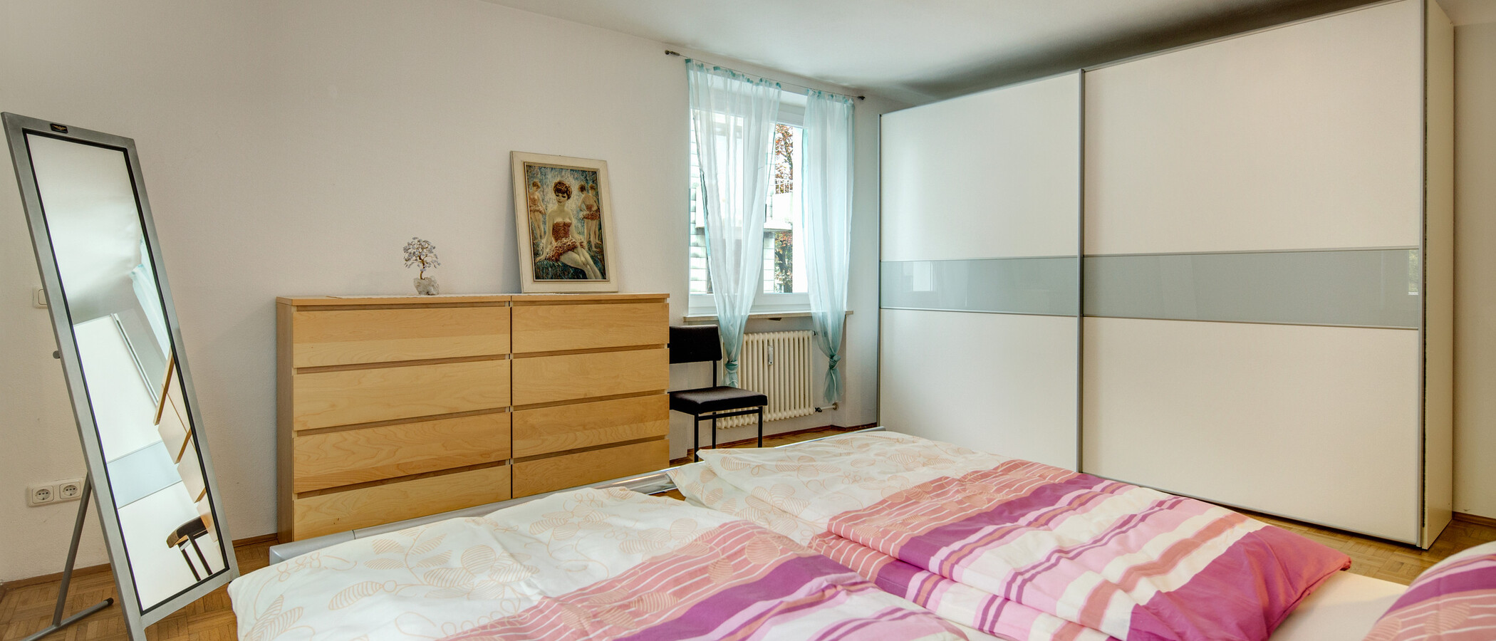 apartment München Schwabing-Nord (zw. Belgrad- & Leopoldstraße) 03 sleeping area 342