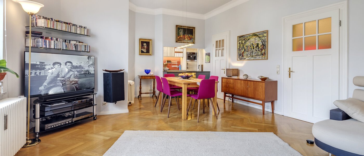 apartment München Neuhausen 04 living room 3428