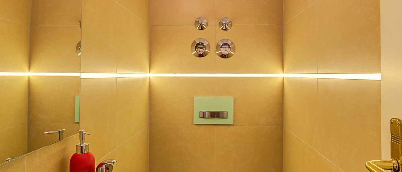 apartment München Neuhausen 01 guest toilet 3428