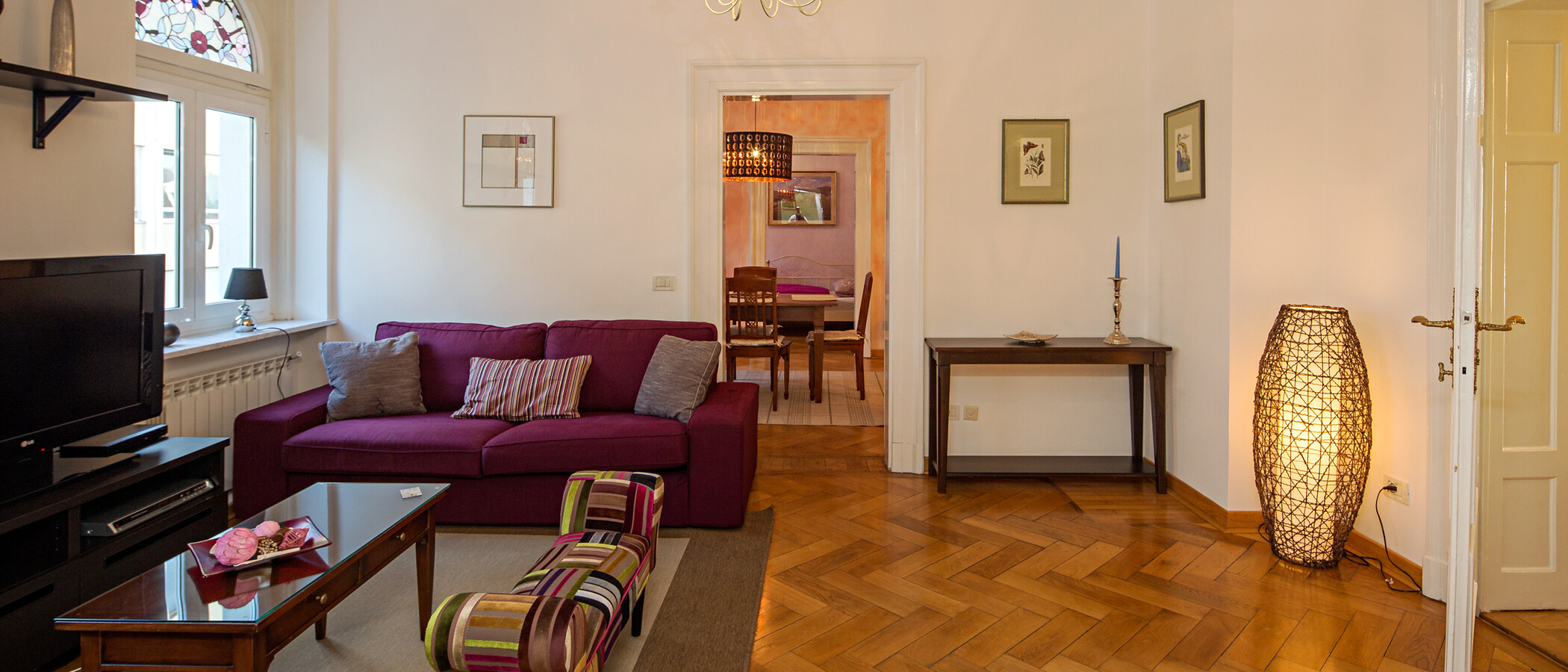 apartment München Lehel 01 living room 3457