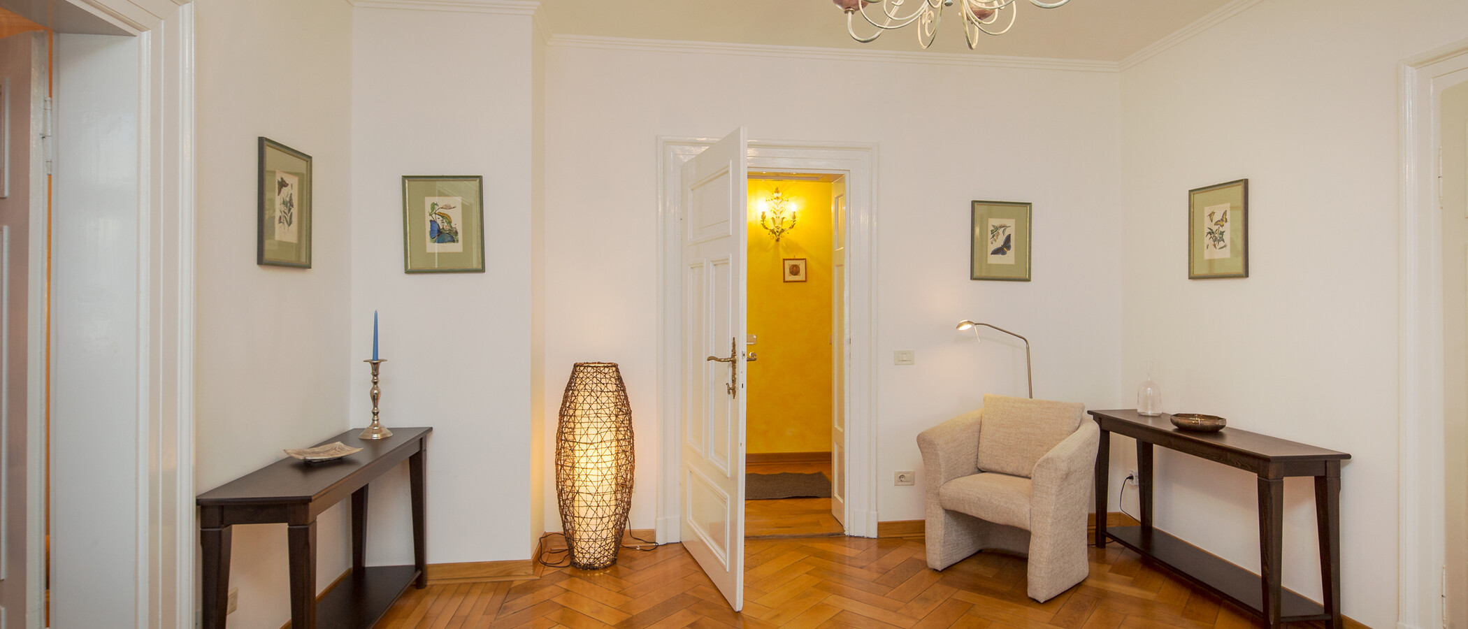 apartment München Lehel 03 living room 3457