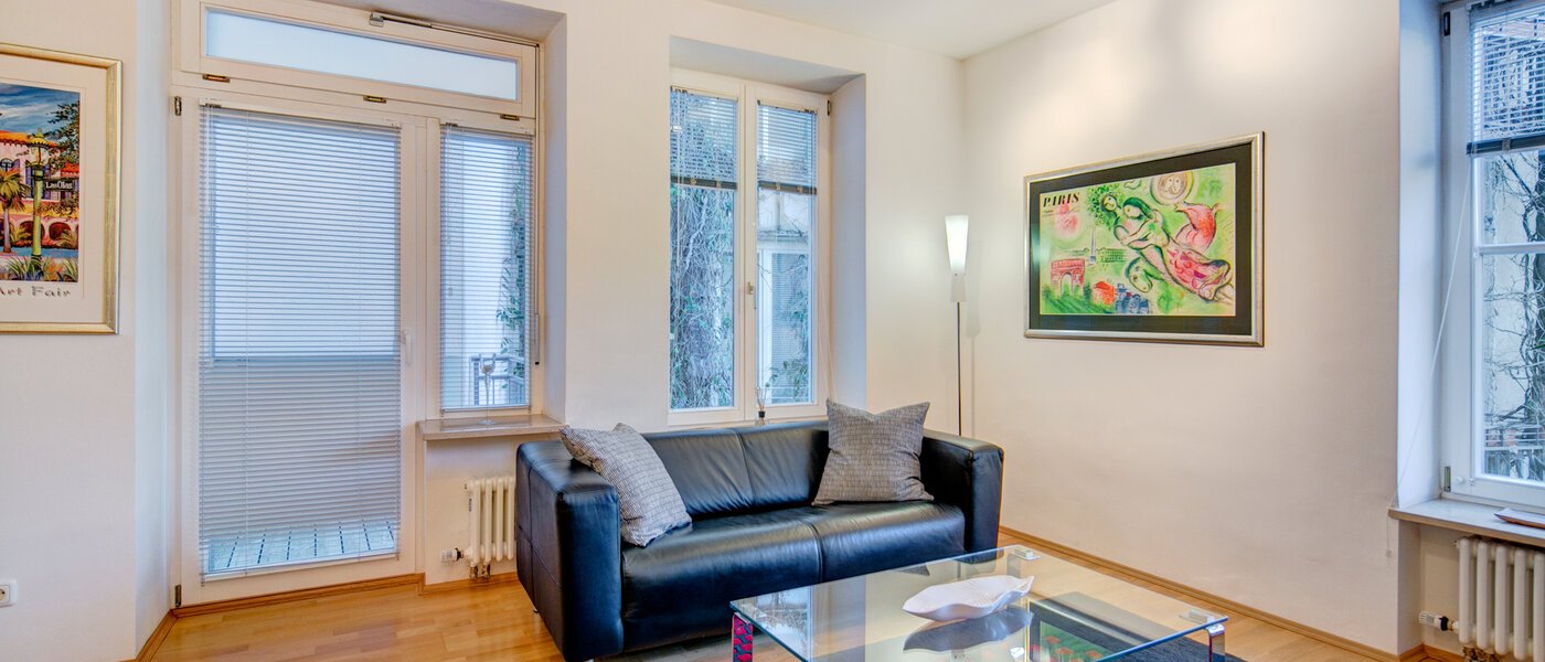 apartment München Gärtnerplatzviertel 02 living room 3462
