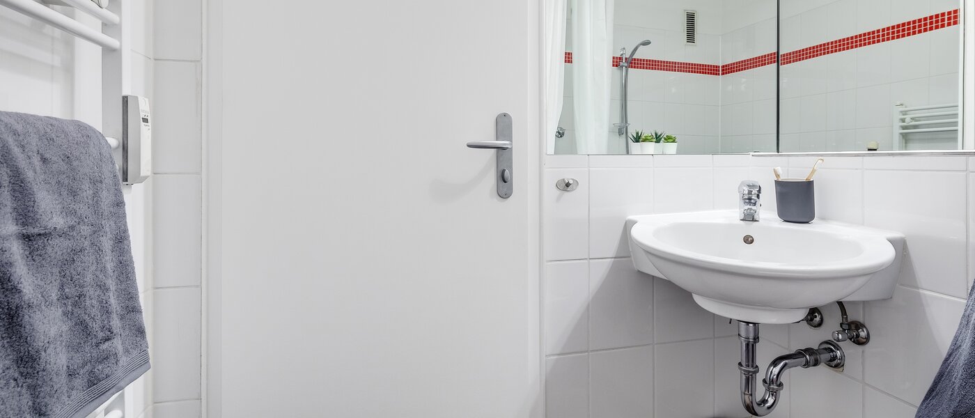 apartment München Neuhausen 03 bathroom 3464