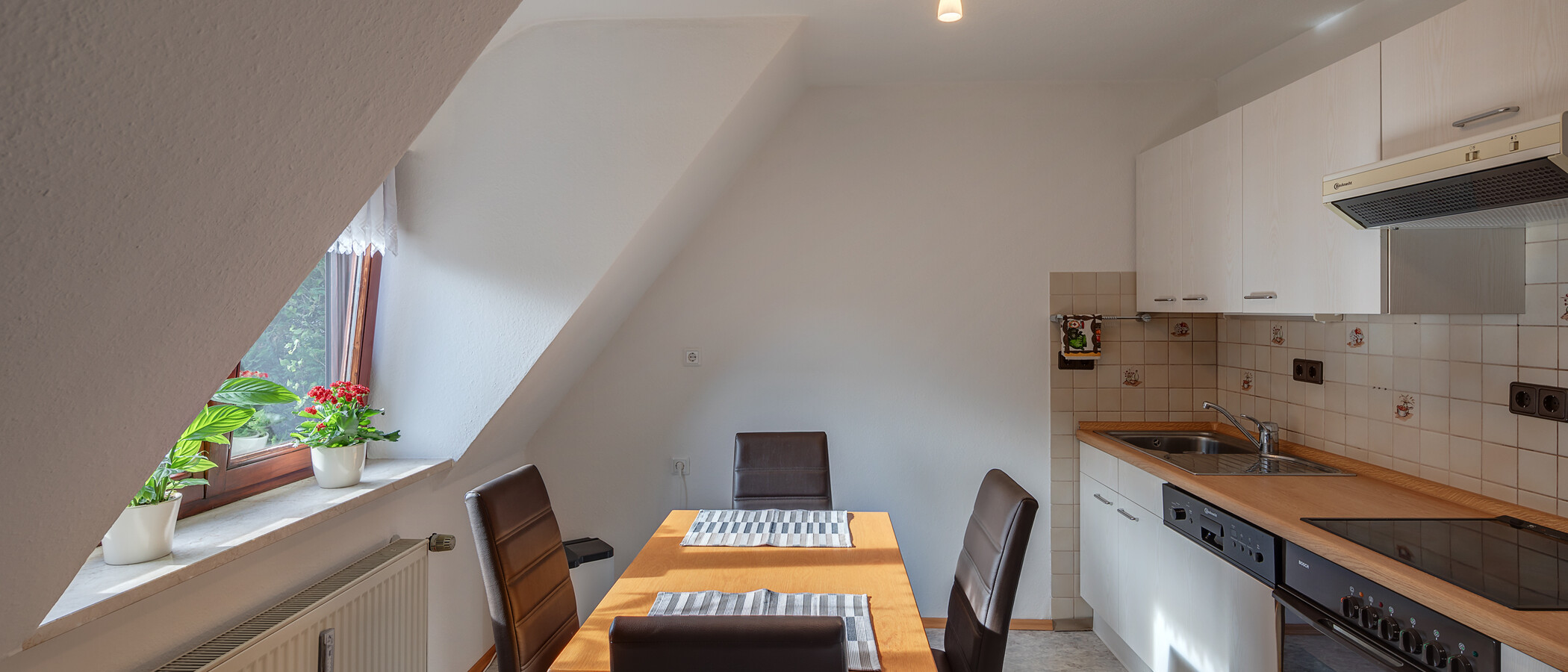 attic apartment Ismaning 01 kitchen 3466