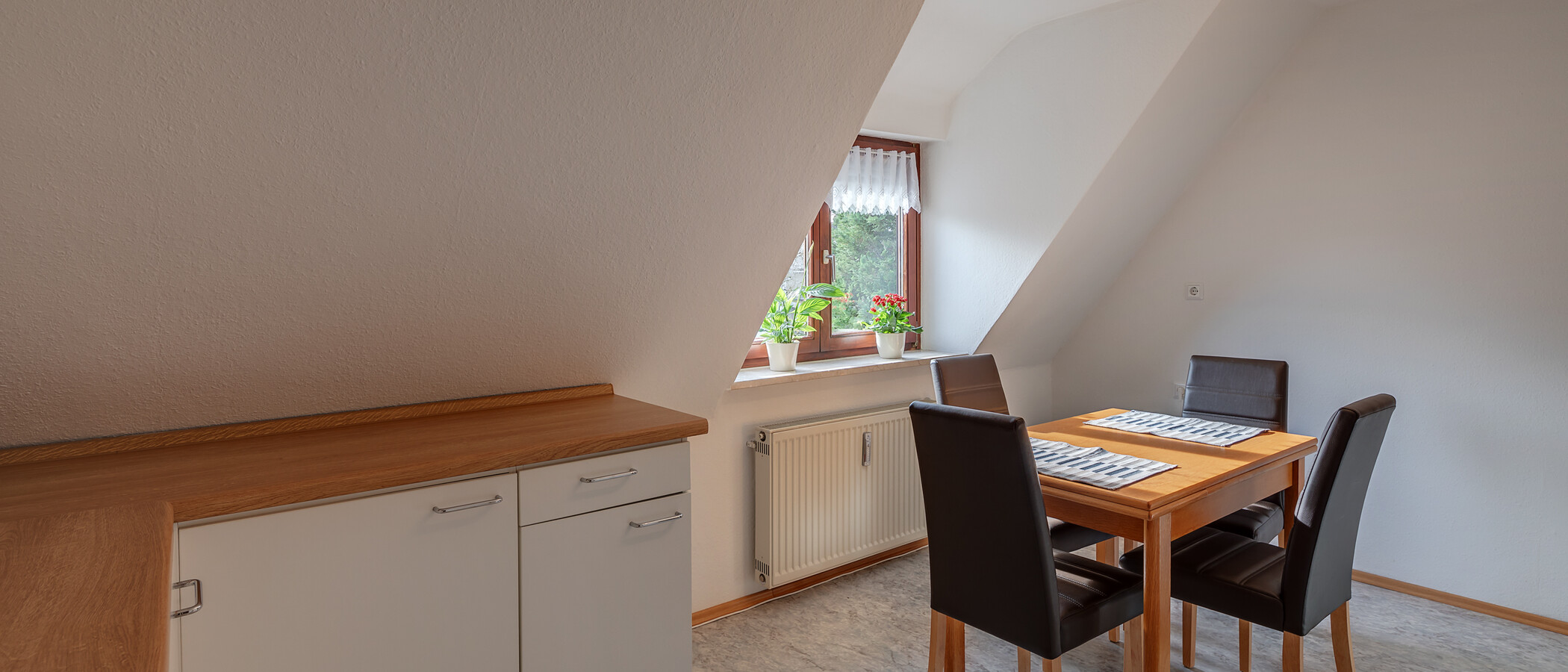 attic apartment Ismaning 02 kitchen 3466