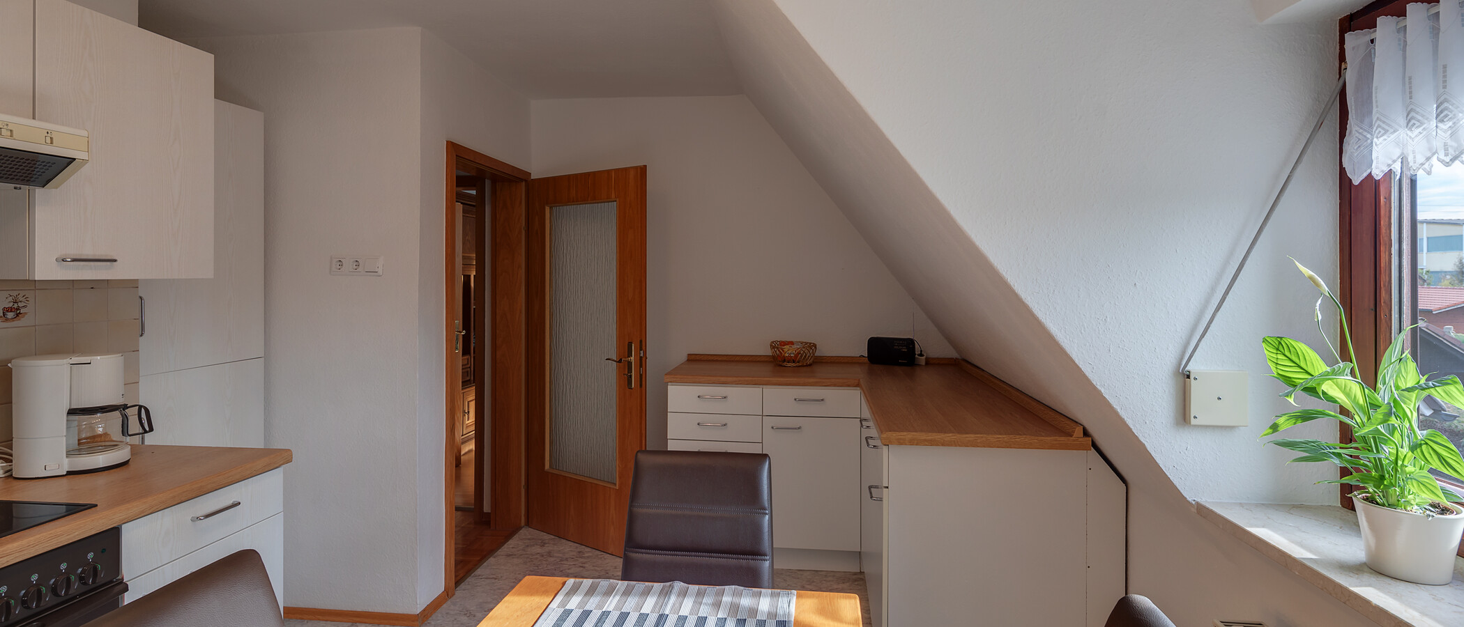 attic apartment Ismaning 03 kitchen 3466