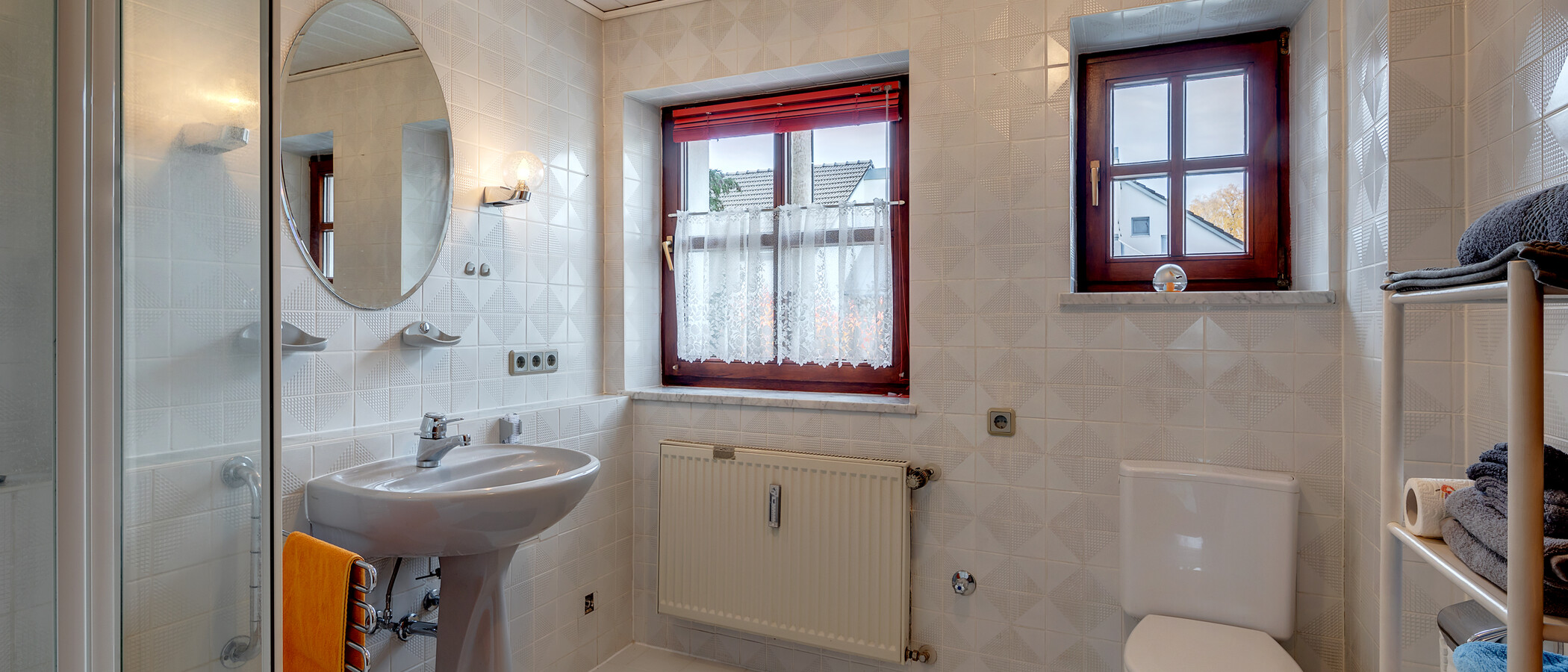 attic apartment Ismaning 02 bathroom 3466