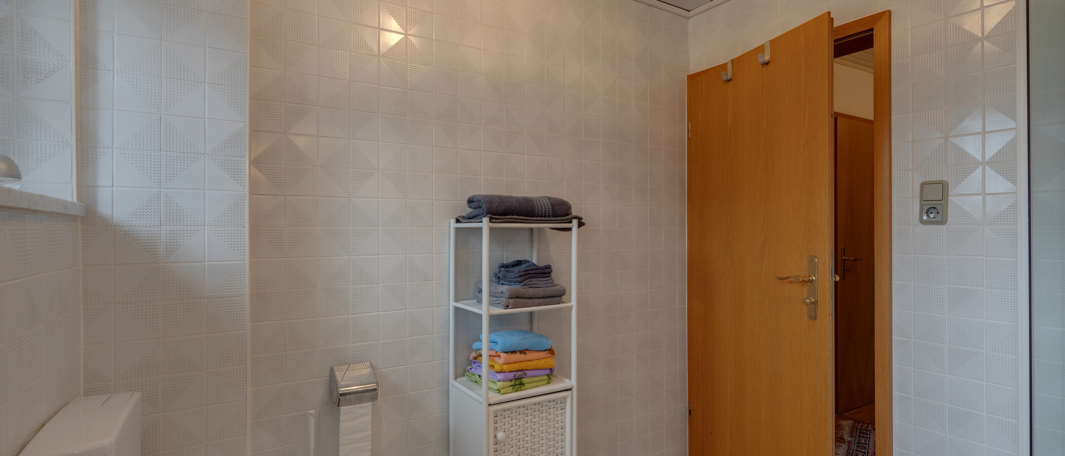 attic apartment Ismaning 03 bathroom 3466
