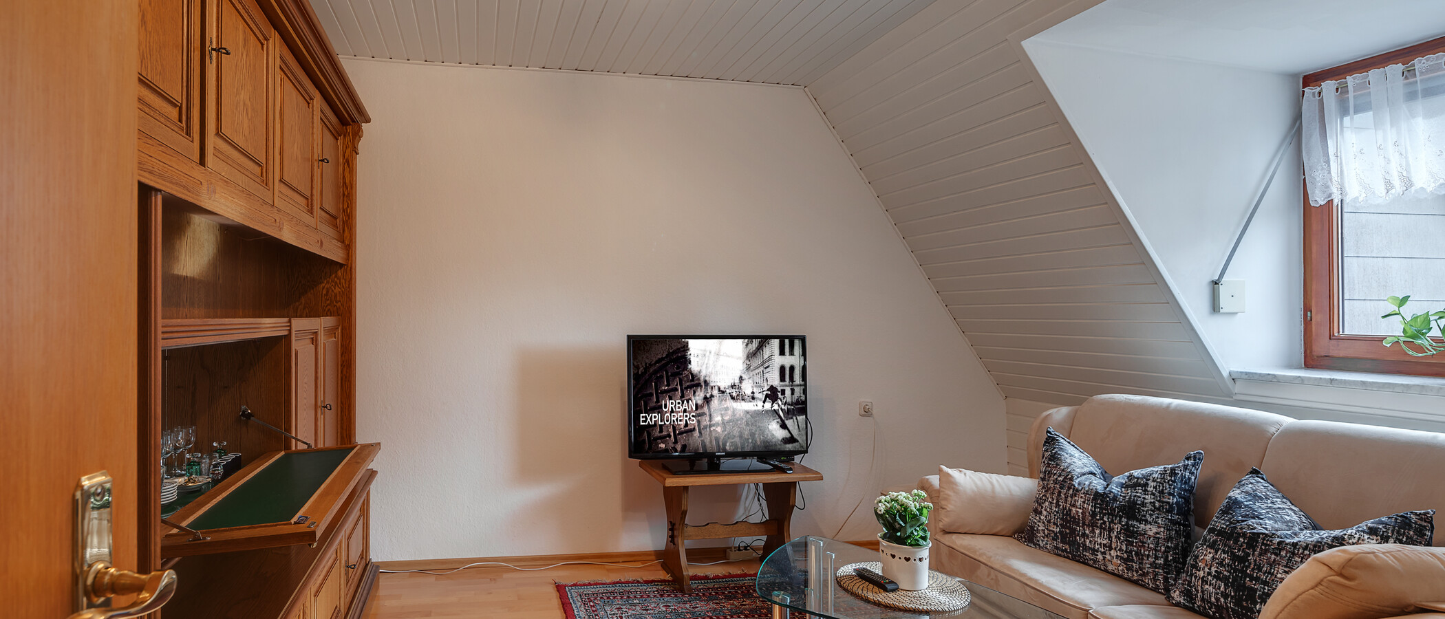 attic apartment Ismaning 02 living room 3466