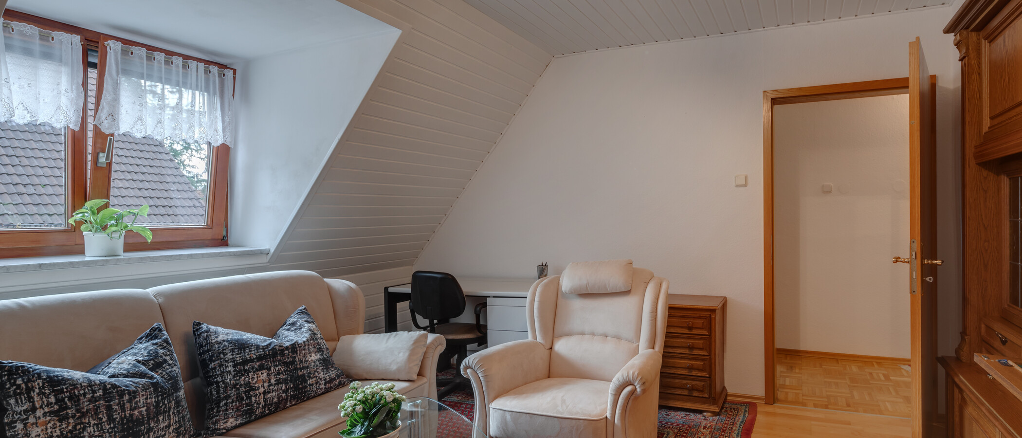 attic apartment Ismaning 04 living room 3466