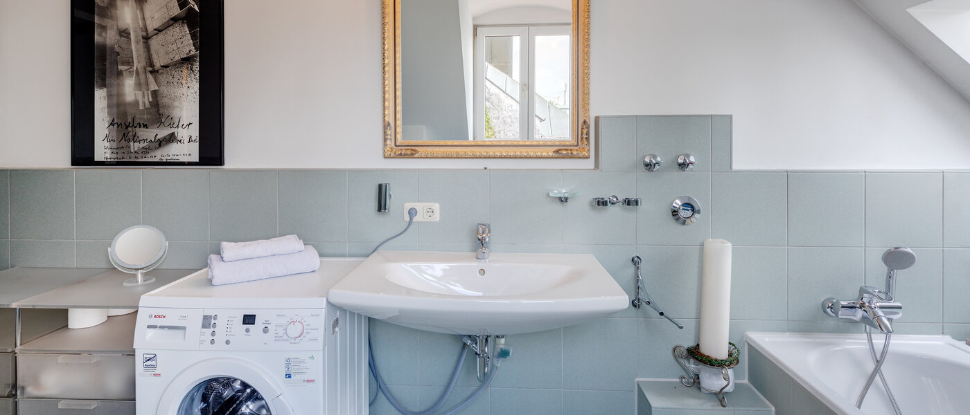 apartment München Gärtnerplatzviertel 03 bathroom 3714