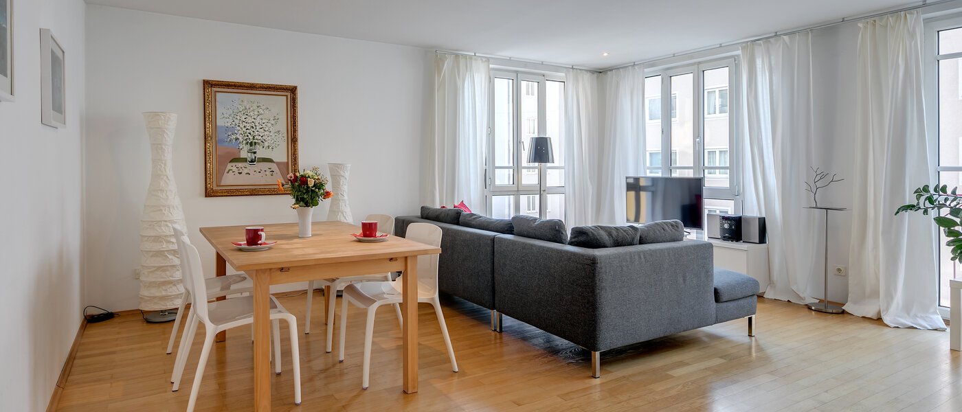 apartment München Maxvorstadt - Rund um den Josephplatz 01 living room 3735