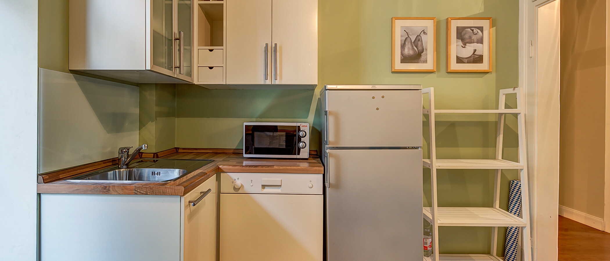 apartment München Gärtnerplatzviertel 03 kitchen 3840