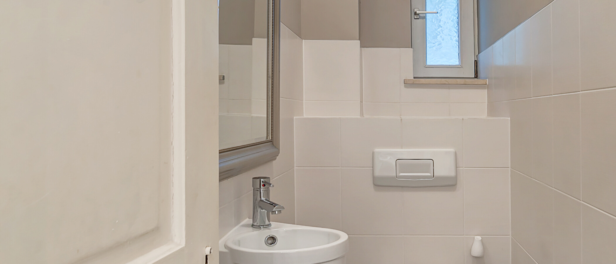 apartment München Gärtnerplatzviertel 01 separate toilet 3840