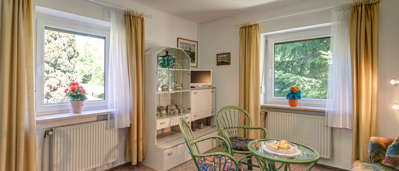 apartment München Moosach 02 living room 402