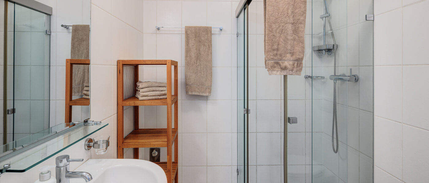 apartment München Glockenbachviertel 01 bathroom 4097