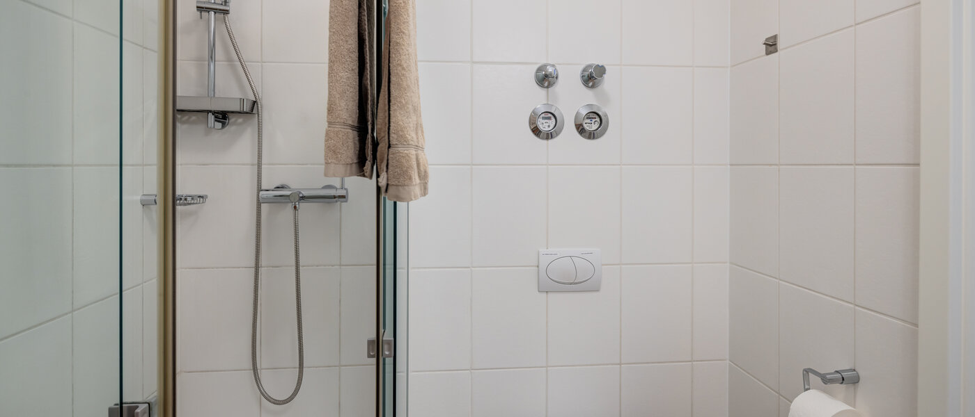 apartment München Glockenbachviertel 02 bathroom 4097