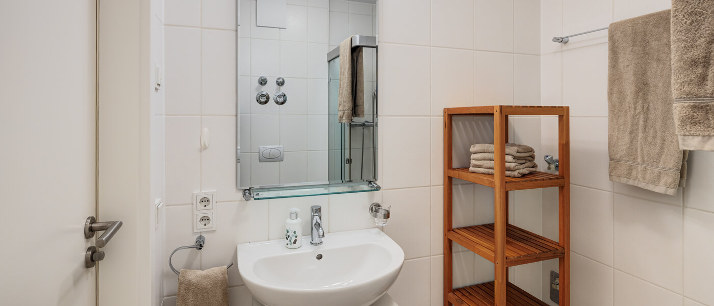 apartment München Glockenbachviertel 03 bathroom 4097