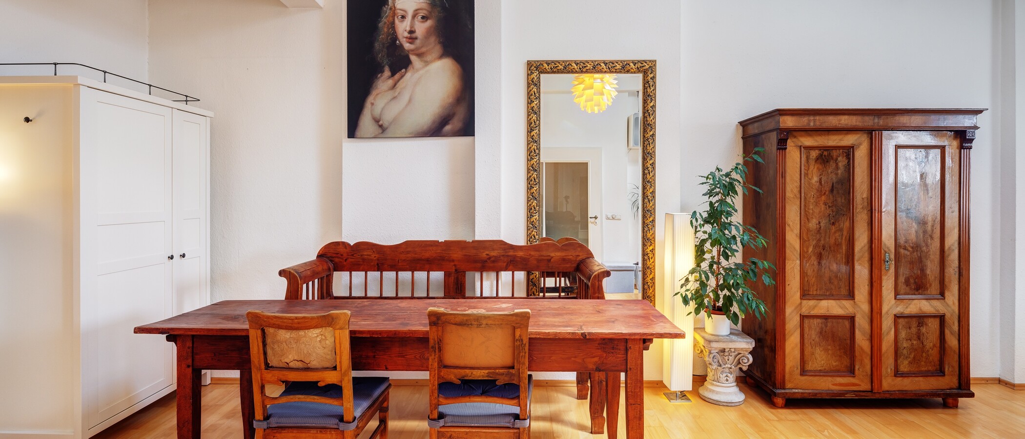 apartment München Schwanthalerhöhe 02 dining area 4210