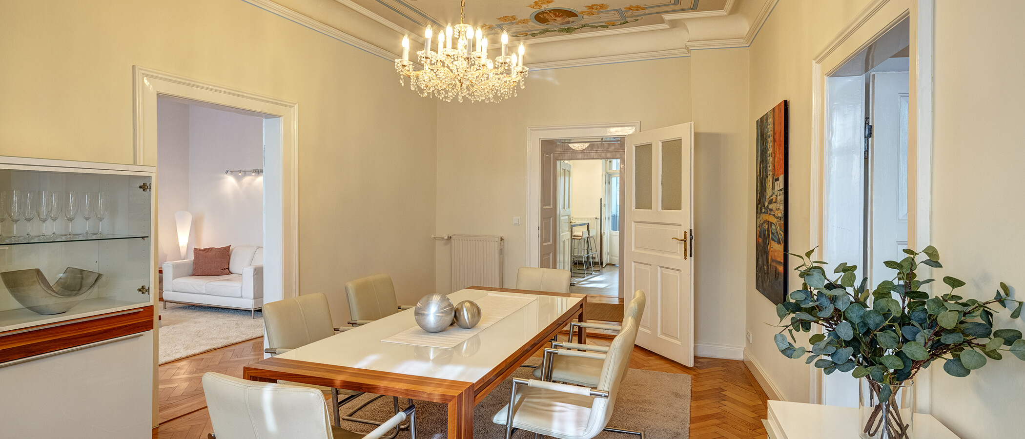 apartment München Maxvorstadt - Rund um den Josephsplatz 03 dining room 4242