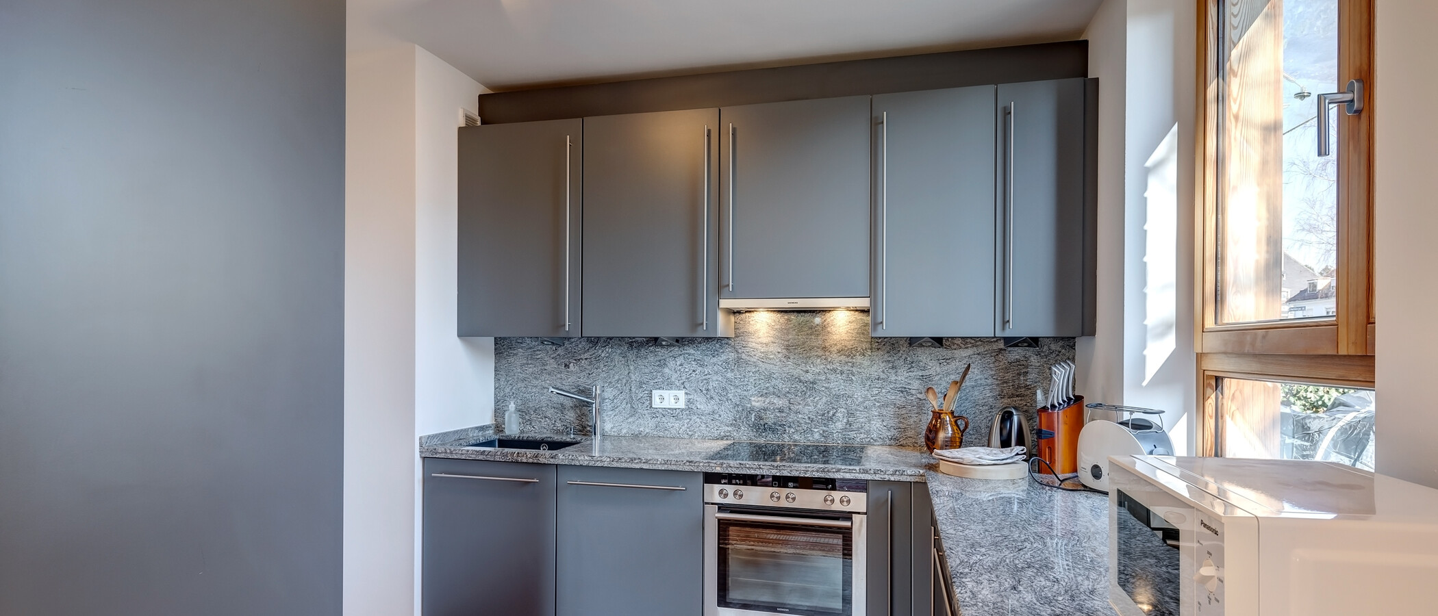 apartment with garden 	 München Harlaching 01 kitchen 4247