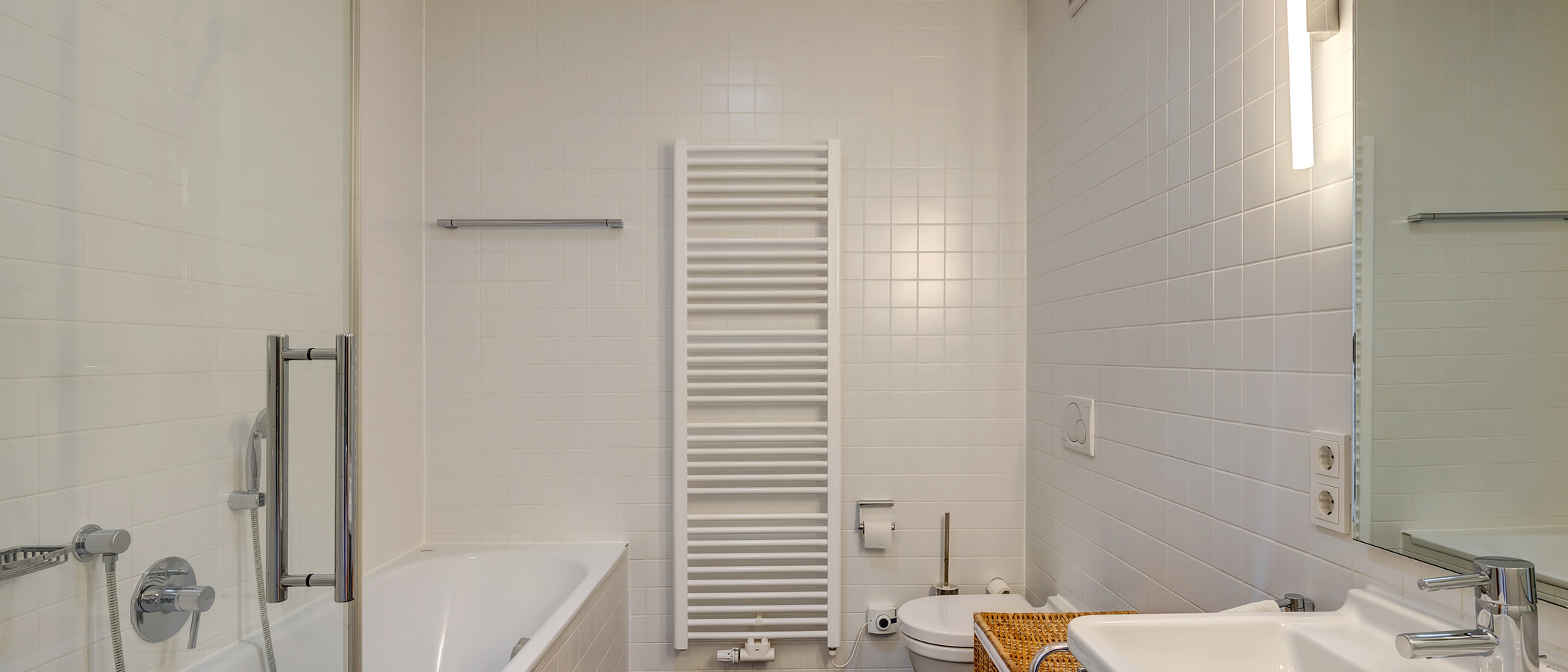 apartment with garden 	 München Harlaching 02 bathroom 4247