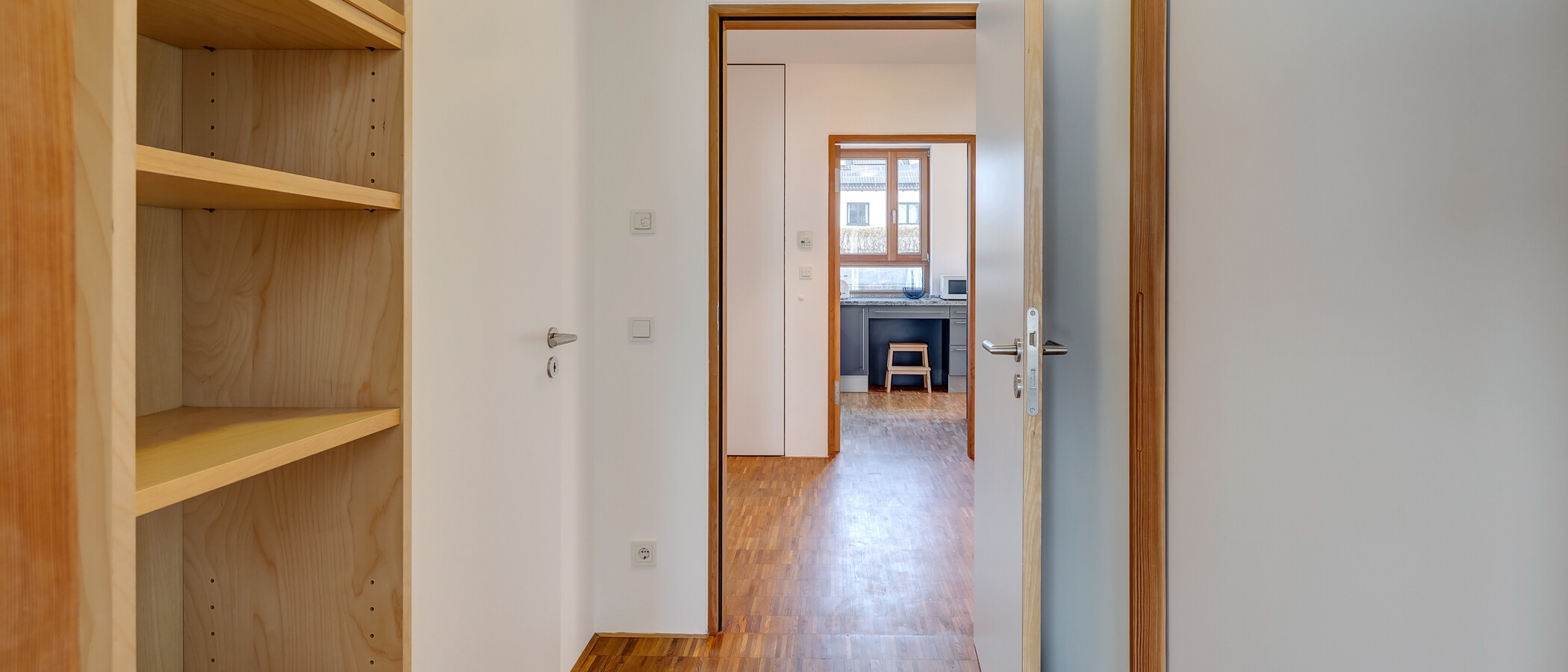 apartment with garden 	 München Harlaching 01 hall 4247