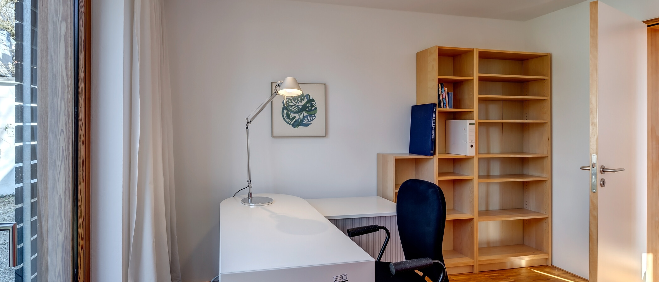 apartment with garden 	 München Harlaching 02 Workspace/Guestroom 4247
