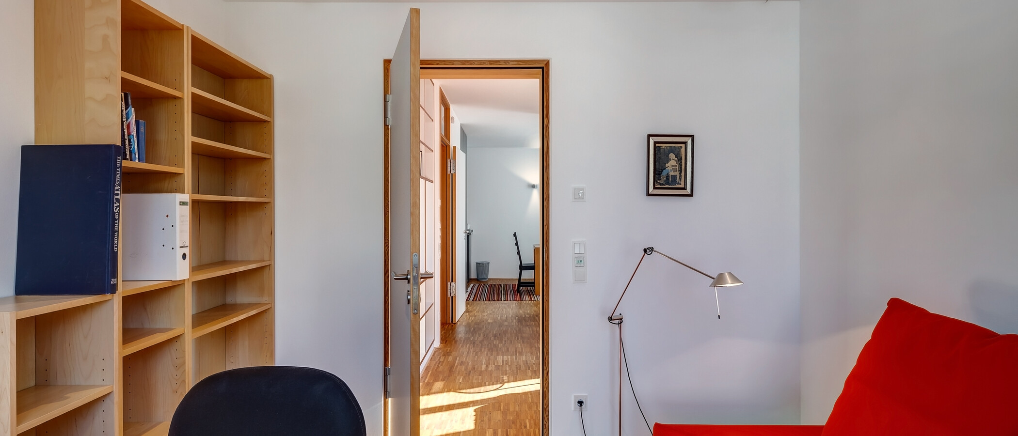 apartment with garden 	 München Harlaching 04 Workspace/Guestroom 4247