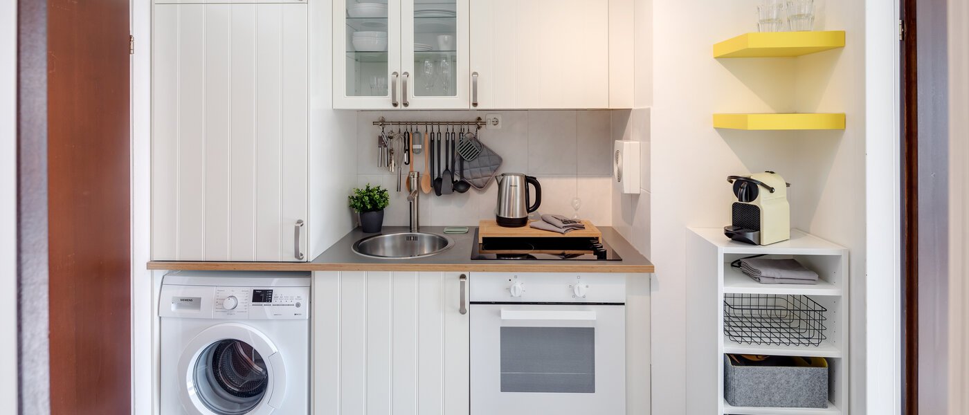 apartment München Arabellapark 01 kitchen 4263