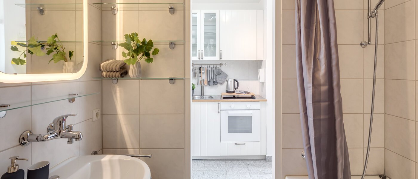 apartment München Arabellapark 03 bathroom 4263