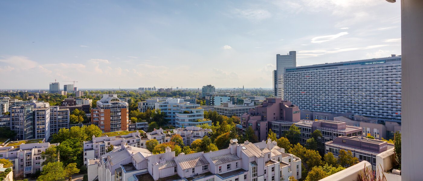 apartment München Arabellapark 03 view 4263