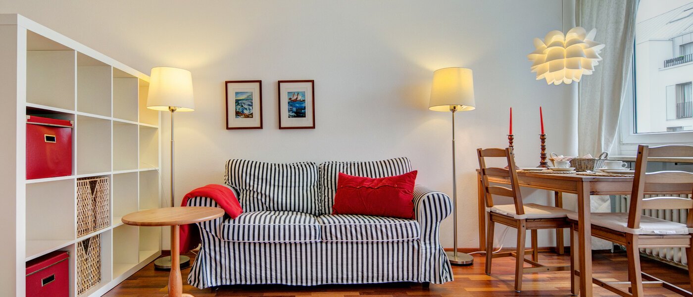 apartment München Neuhausen 02 living room 4307