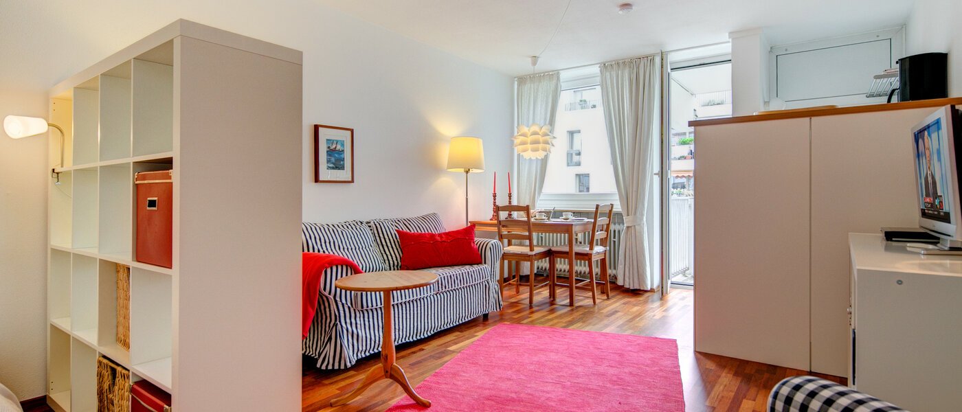 apartment München Neuhausen 03 living room 4307