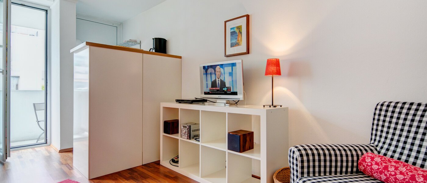 apartment München Neuhausen 04 living room 4307