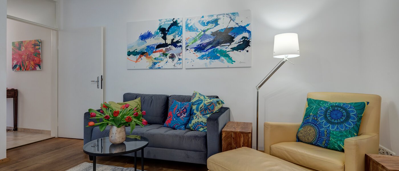 apartment München Schwabing-West (rund um den Hohenzollernplatz) 03 living area 4311