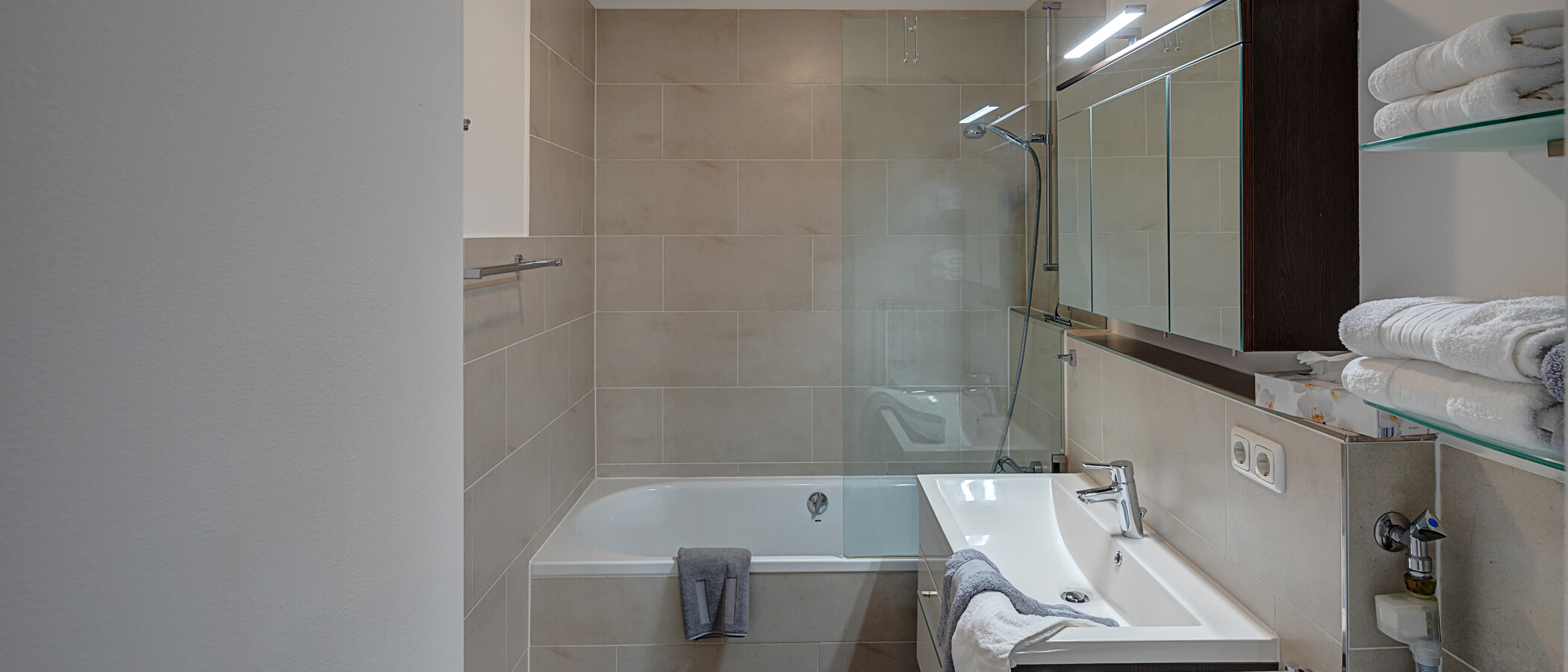 apartment München Schwabing (rechts der Leopoldstraße) 01 bathroom 4338