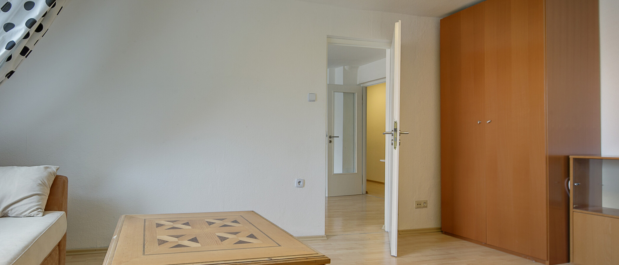 attic apartment München Schwabing (links der Leopoldstraße) 04 living room 4340
