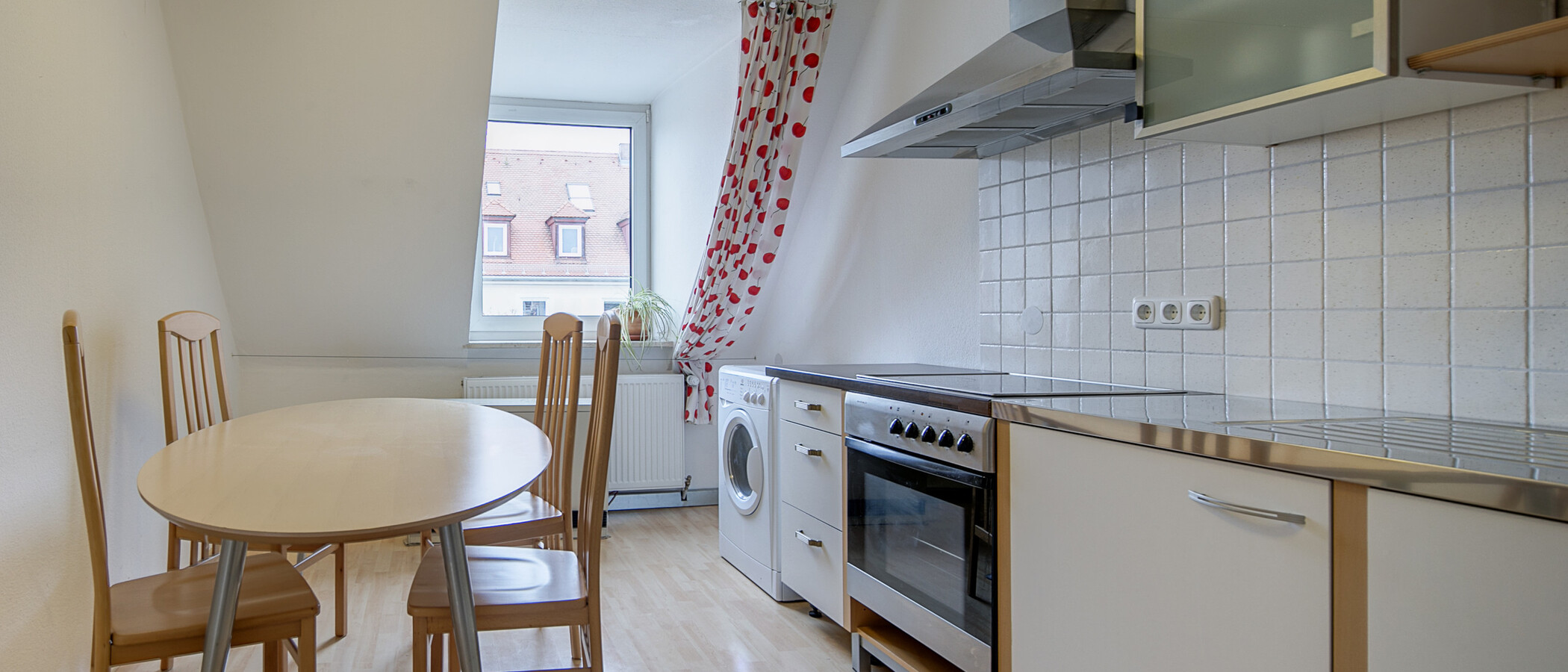 attic apartment München Schwabing (links der Leopoldstraße) 01 kitchen 4340