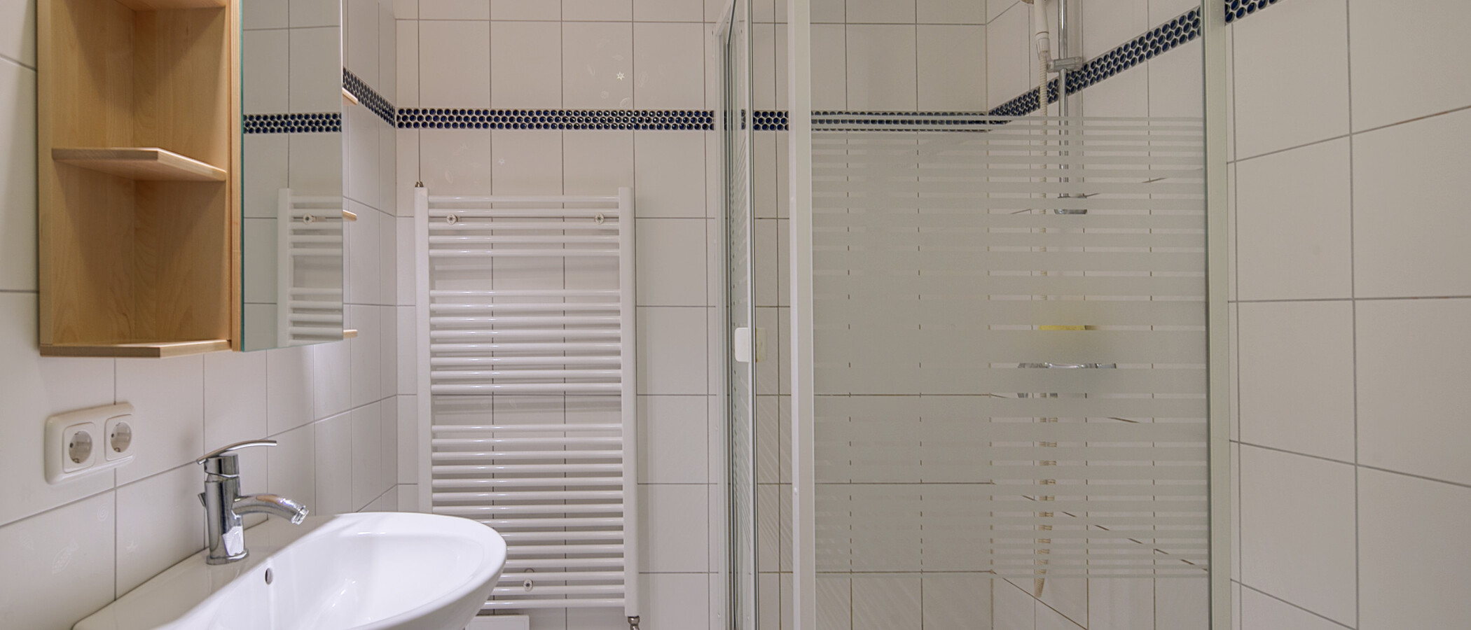 attic apartment München Schwabing (links der Leopoldstraße) 01 bathroom 4340