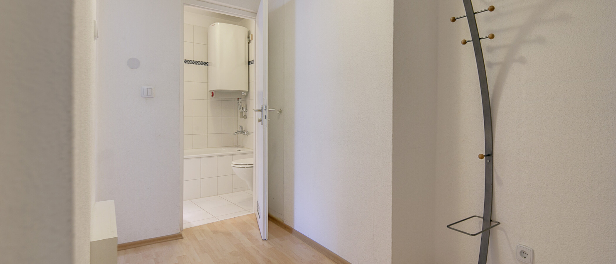 attic apartment München Schwabing (links der Leopoldstraße) 02 hall 4340