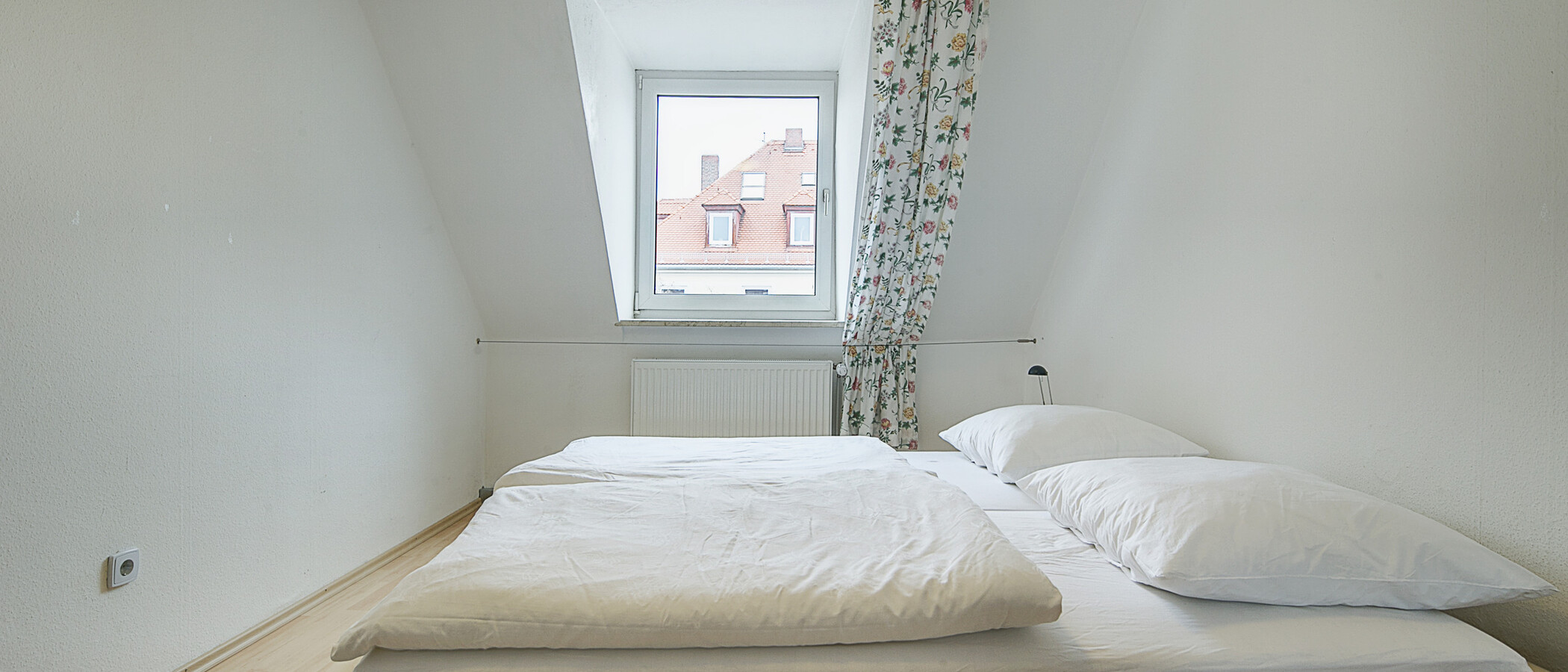 attic apartment München Schwabing (links der Leopoldstraße) 01 sleeping area 4340